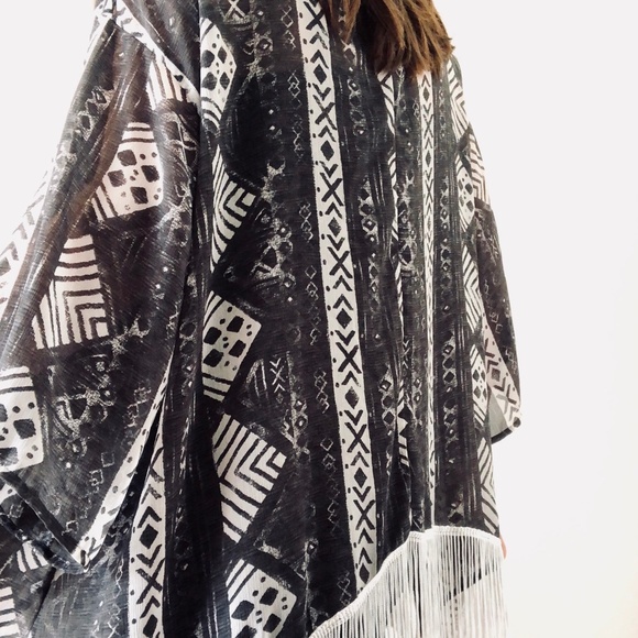 Hollister Tribal Print Fringe Kimono - One Size - Picture 2 of 5